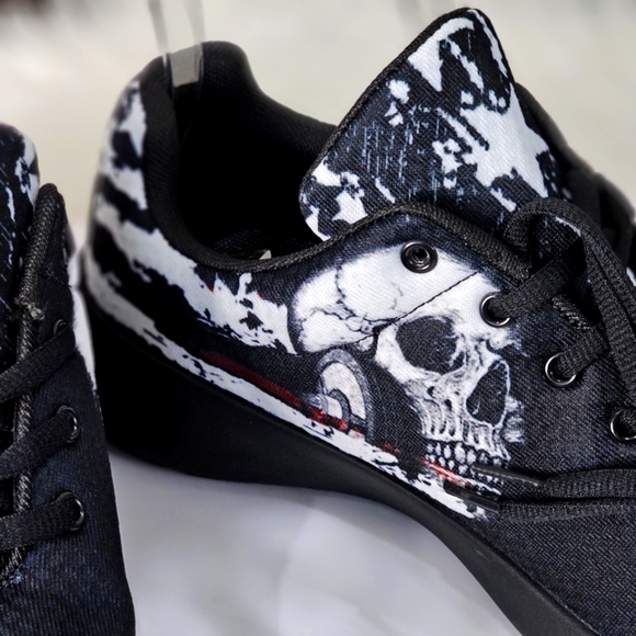 Men’s Gothic ✦ Skull Sneakers ✦ Black White Canvas Lace-Up Alt-Core Shoes NWT 10 - Picture 8 of 17
